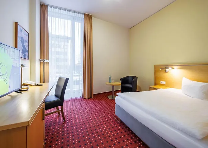 فندق المطار أدلرسهوف 3*