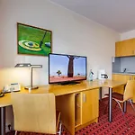 מלון Airporthotel Berlin-adlershof 3*