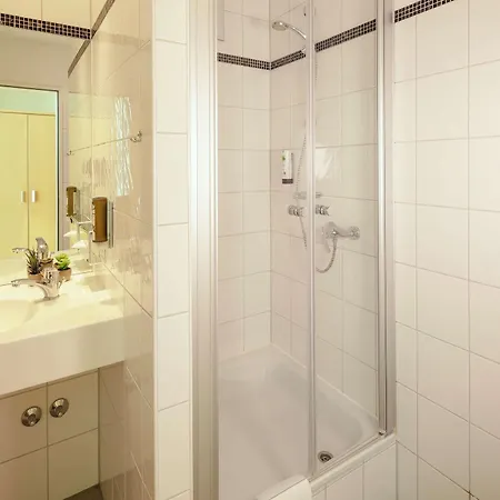 מלון Airporthotel Berlin-adlershof 3*