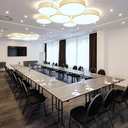 מלון Airporthotel Berlin-adlershof ברלין